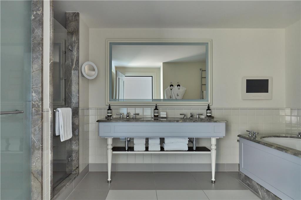Waldorf Astoria Hotel 5*
